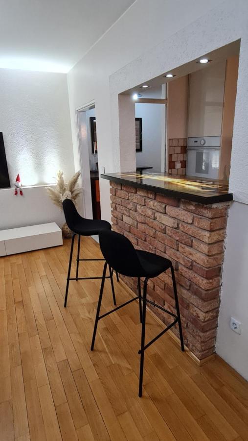 South 2 Osijek Apartment Bagian luar foto