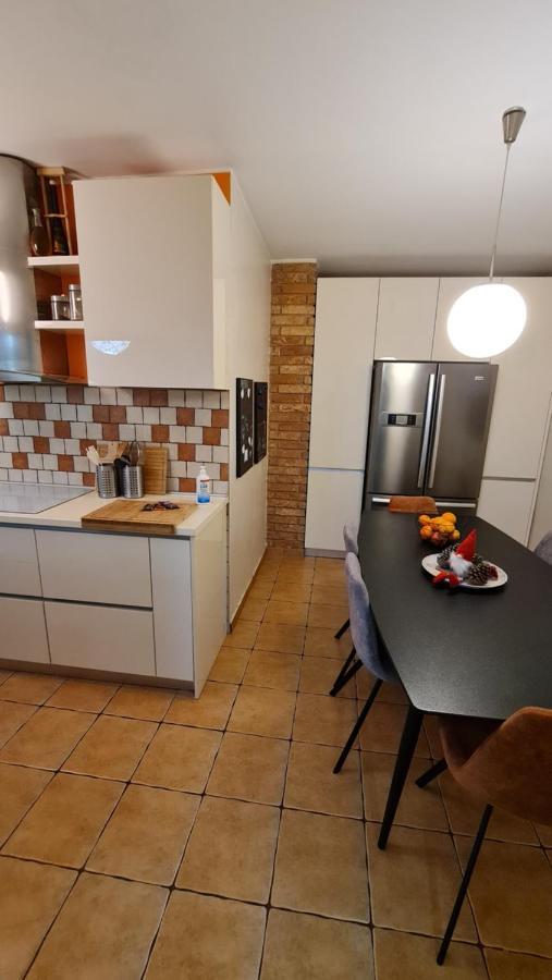 South 2 Osijek Apartment Bagian luar foto